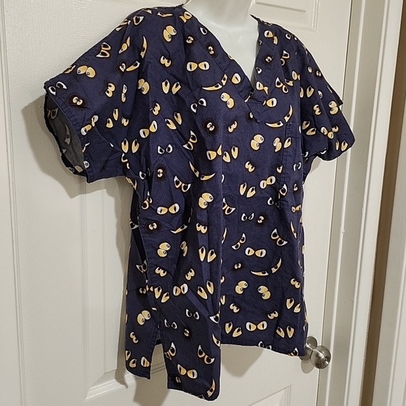 S.C.R.U.B.S. Women's Scrub Top Spooky Eyes Print V Neck Size Medium - Picture 5 of 9